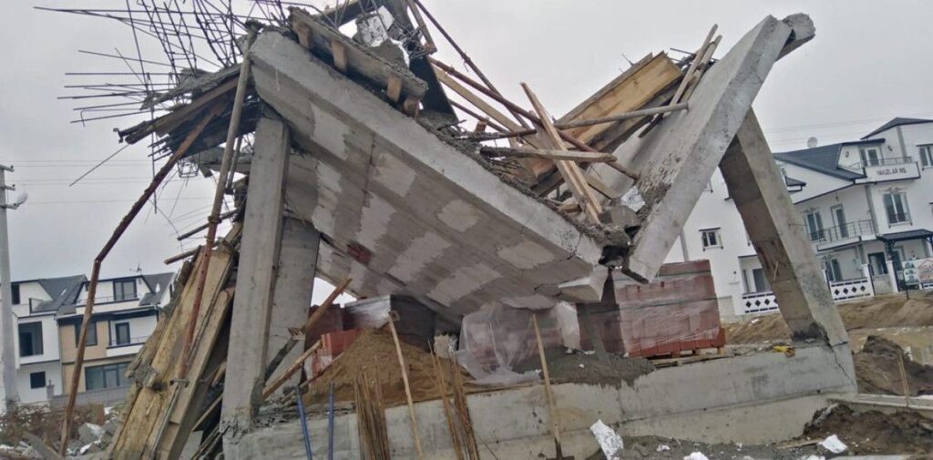 Sakarya'da Beton Dökümü Sırasında İnşaat Çöktü