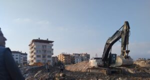 Depremde Hasar Almayan 5 katlı Binaya Yıkım Kararı